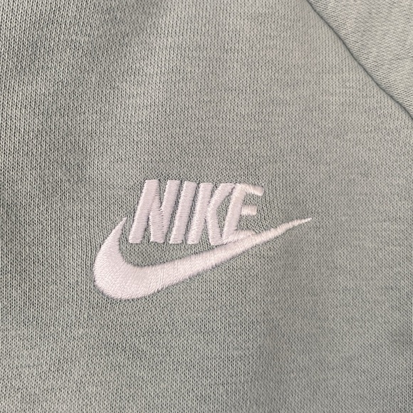 Nike Sweatshirt - Picture 2 of 4
